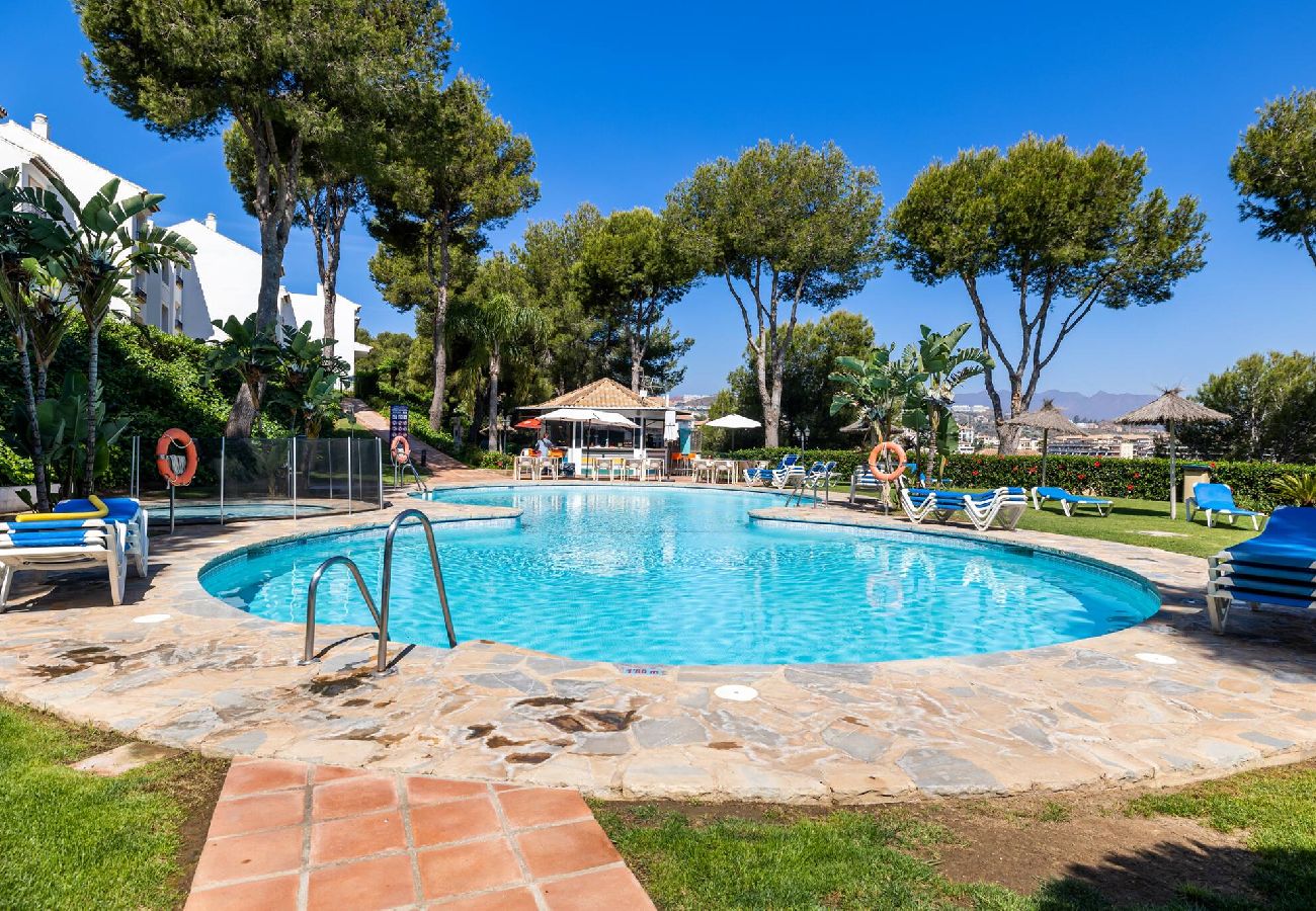 Apartamento en Mijas Costa - Luminoso Piso de 2 Dorm!Piscina, Balcon con Vistas 