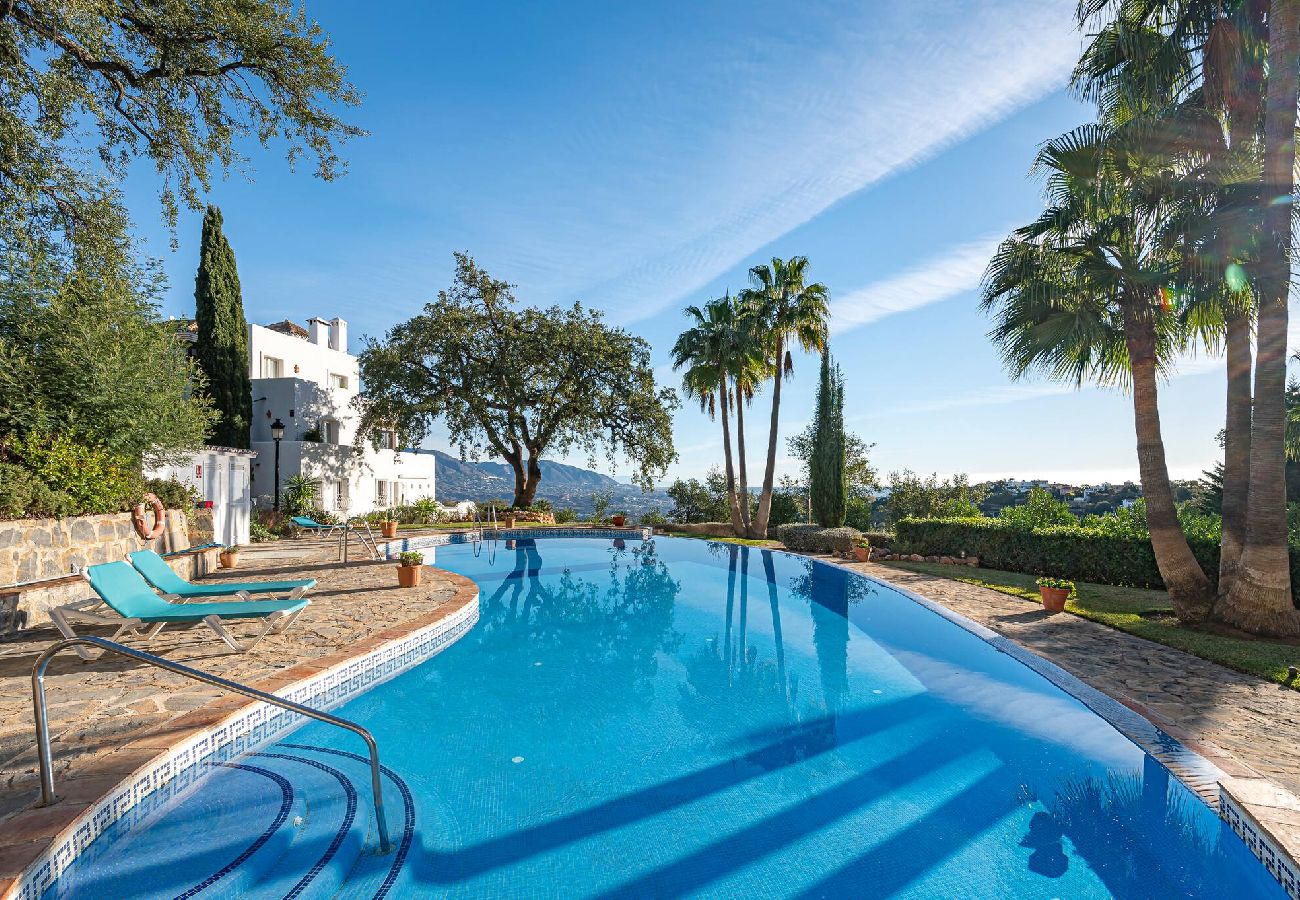 Apartamento en Ojen - Gran Piso 2Dorm-Piscina y vistas en Elviria Alta 