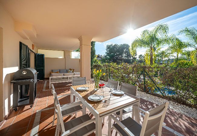 Apartamento en Marbella - Renovado en 2024 - Piso con Piscina y Parking 