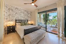 Apartamento en Marbella - Renovado en 2024 - Piso con Piscina y Parking 