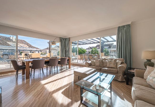 Apartamento en Marbella - Imperdible 4 Dorm. Parking, Piscina, Cerca del Mar 