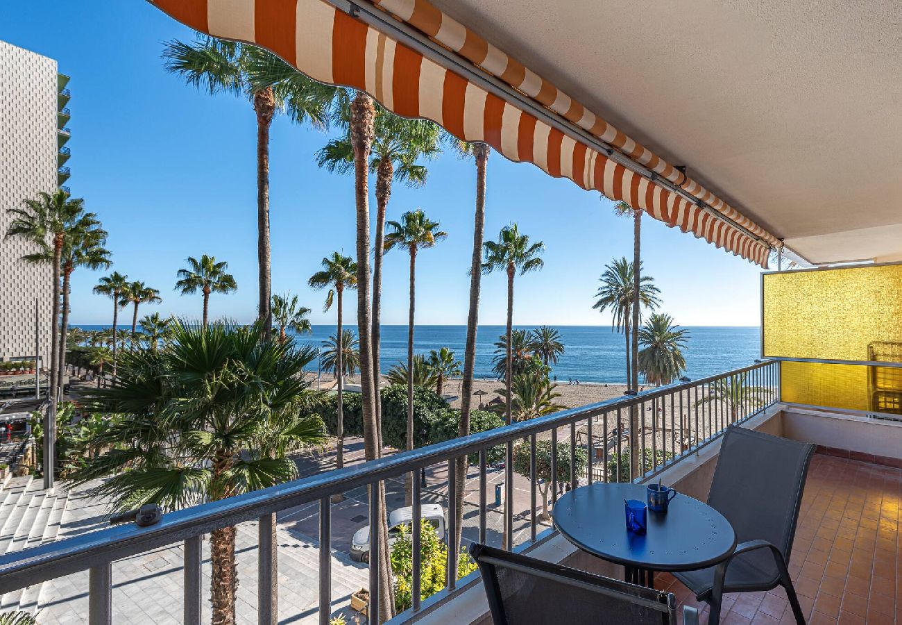 Apartamento en Marbella - Refugio Costero: ¡Tu Oasis a Orillas del Mar! 