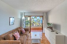 Apartamento en Marbella - Refugio Costero: ¡Tu Oasis a Orillas del Mar! 