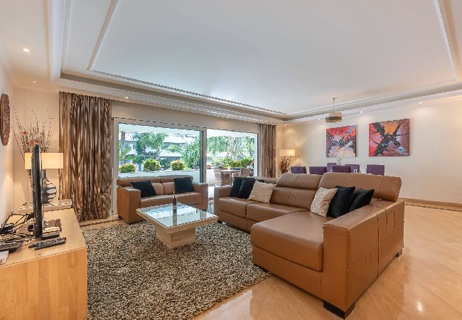 Apartamento en Marbella - Moderno piso de 2 DORM cerca de Puerto Banús 