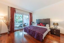 Apartamento en Marbella - Moderno piso de 2 DORM cerca de Puerto Banús 
