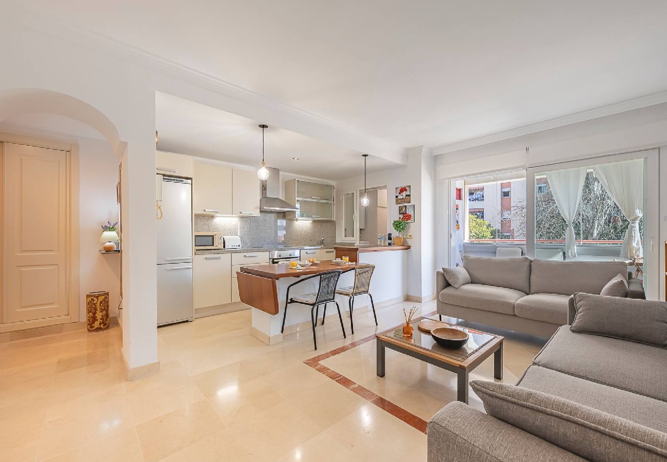 Apartamento en Marbella - Elegante Refugio a Pasos del Mar,Parking Incluido 