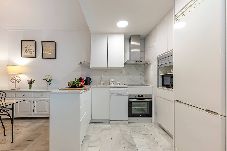 Apartamento en Marbella - *Elegante Piso de 2 Dormitorios en Milla de Oro* 