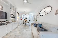 Apartamento en Marbella - *Elegante Piso de 2 Dormitorios en Milla de Oro* 