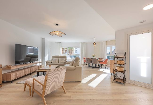 Apartamento en Nueva andalucia - Piso de 4 Hab ⁕ Piscina ⁕ Gimnasio ⁕ Parking 