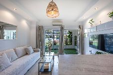 Apartamento en Marbella - Acogedor Piso con 2 Piscinas & Pista de Tenis 