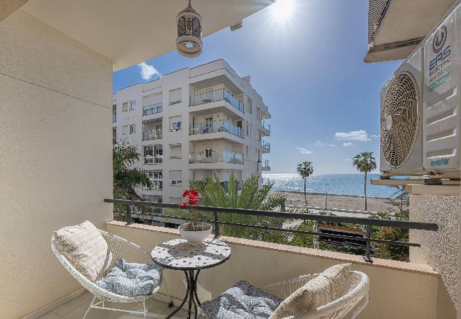 Apartamento en Estepona - Acogedor Refugio con Increibles Vistas al Mar 