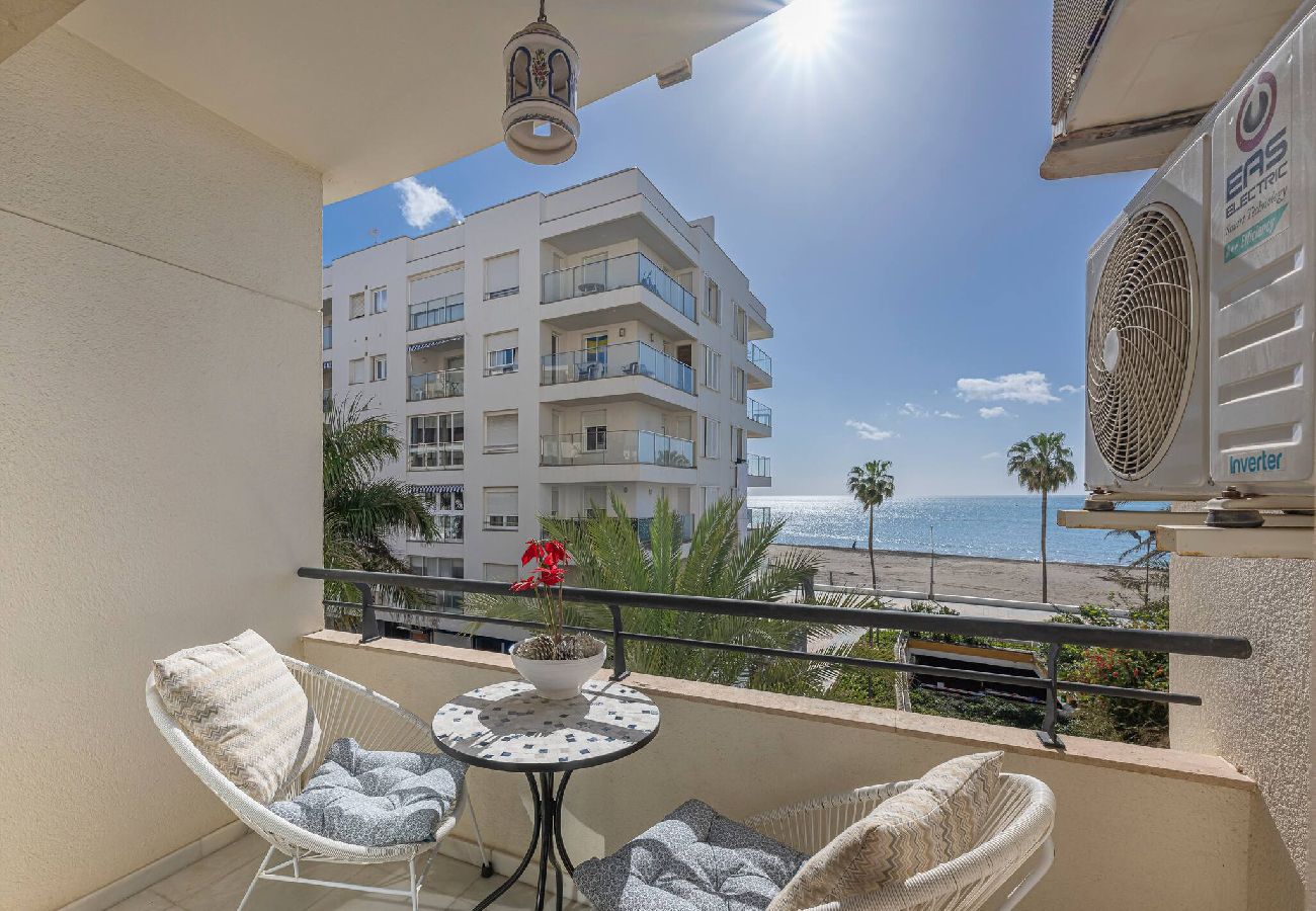 Apartamento en Estepona - Acogedor Refugio con Increibles Vistas al Mar 