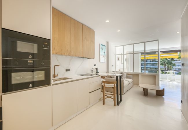 Estudio en Marbella - Estudio luminoso de estilo escandinavo con impresionantes vistas al jardín