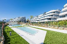 Apartamento en Estepona - Magnífico Apt de 3 Dorm con terraza y piscinas 