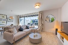 Apartamento en Estepona - Magnífico Apt de 3 Dorm con terraza y piscinas 