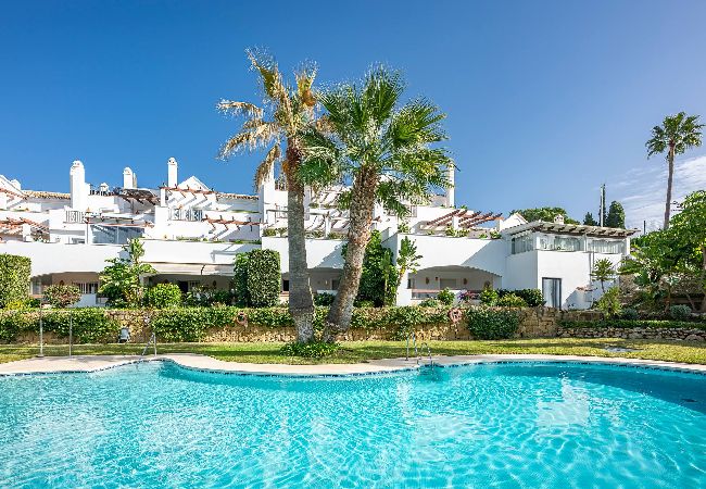 Casa en Marbella - Comoda casa adosada de 2 DORM - Piscina y parking 