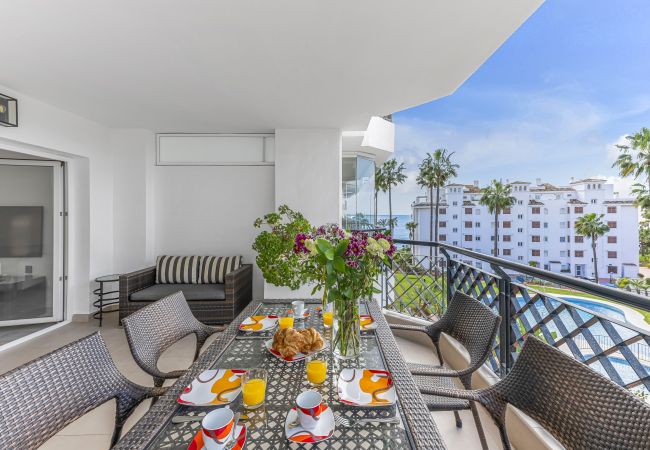 Apartamento en Mijas - Encantador apartamento con terraza y vistas a la piscina.