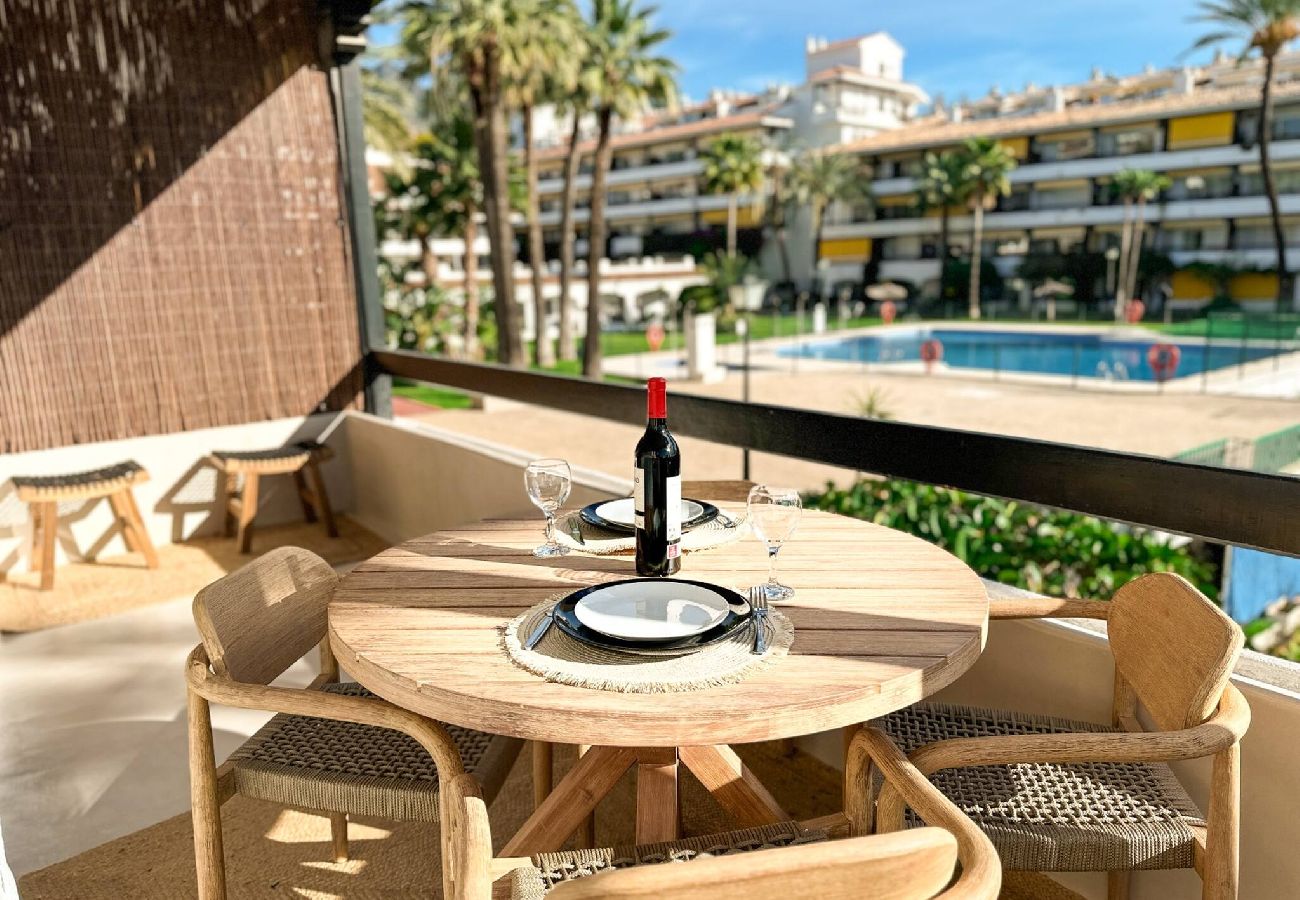 Apartment in Marbella - Studio in Private Urbanization next to the SEA 