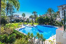 Apartment in Marbella - Studio in Private Urbanization next to the SEA 
