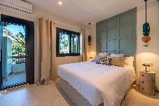 Apartment in Marbella - Newly renovated studio in Golden Mile w/ Pool 