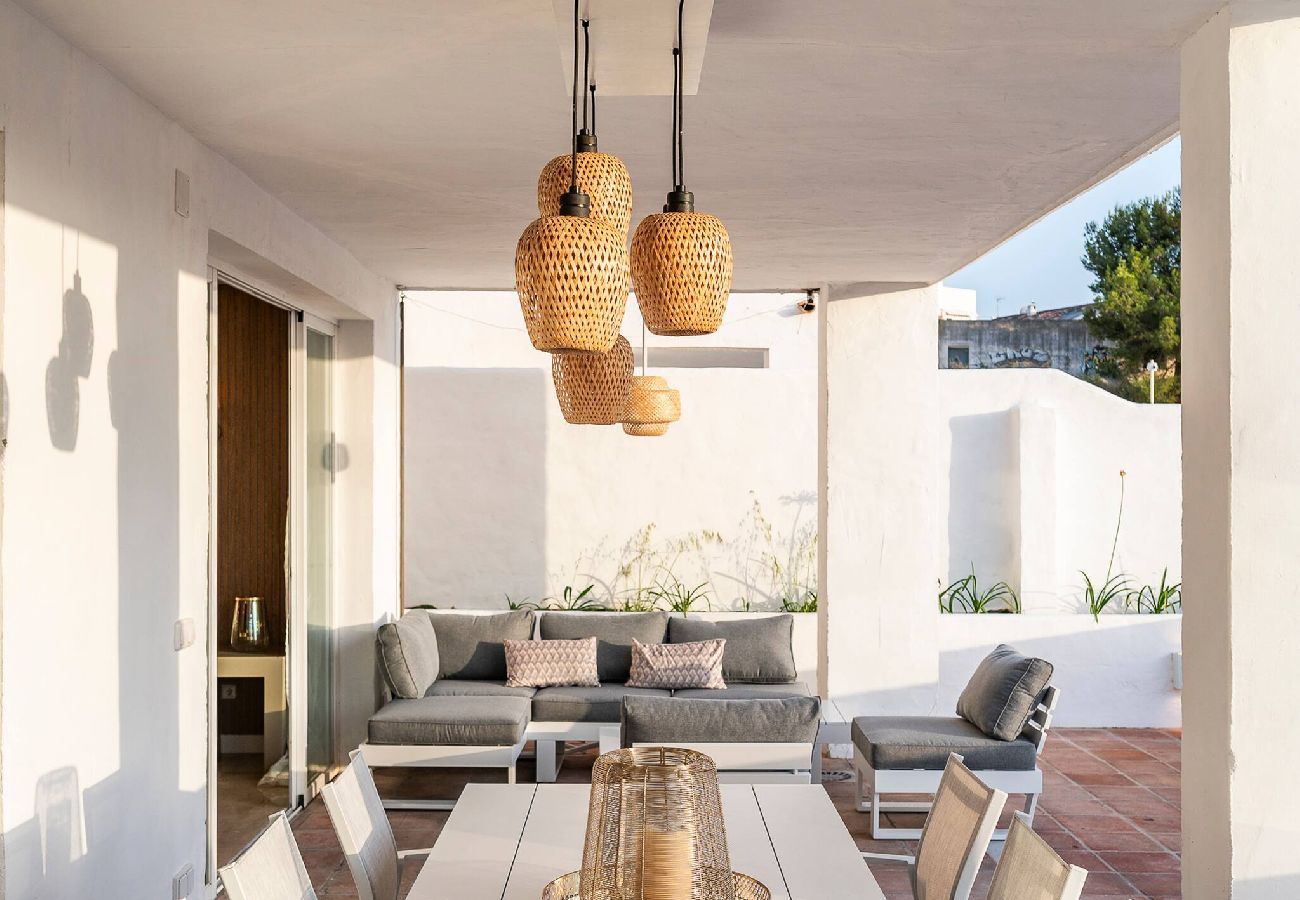 Apartment in Marbella - *Modern Flat in Marbella, 2BR, Pool & Parking* 