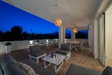 Apartment in Marbella - *Modern Flat in Marbella, 2BR, Pool & Parking* 