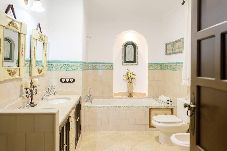 Villa in Écija - ★Andalusian Villa w/ Pool, Garden & Barbecue★ 