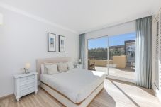 Apartment in Marbella - Amazing 4Br Apart. Parking, Pool, Close to the Sea 