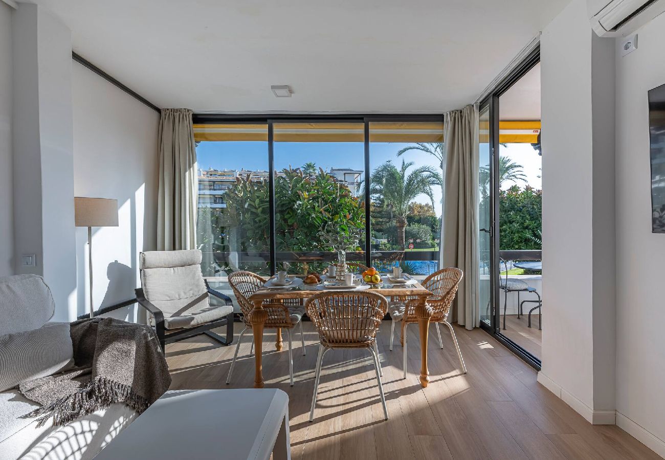 Studio in Marbella - Stylish Studio at Golden Mile Pool Parking 