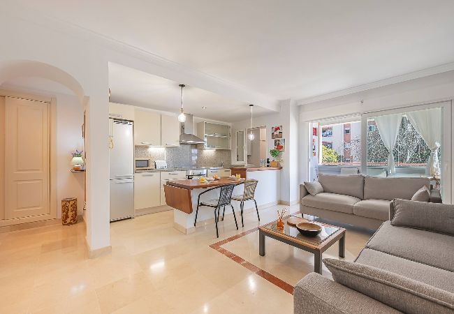 Apartment in Marbella - Elegant 1Br Steps from the Sea, Parking Included 