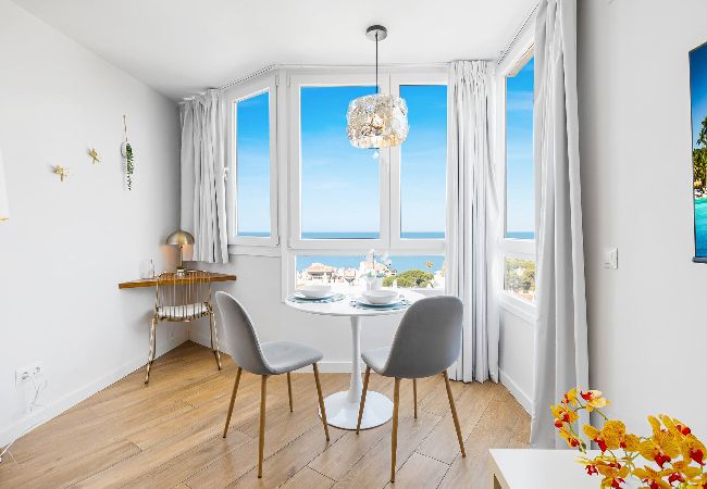 Apartment in Calahonda - Fancy Studio Direct Access to Sea-Parking-Pool 