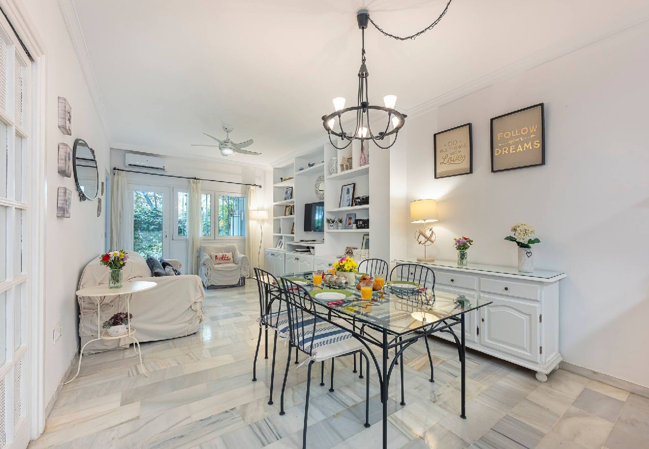 Apartment in Marbella - *Fancy 2BR in Golden Mile with Pool* 