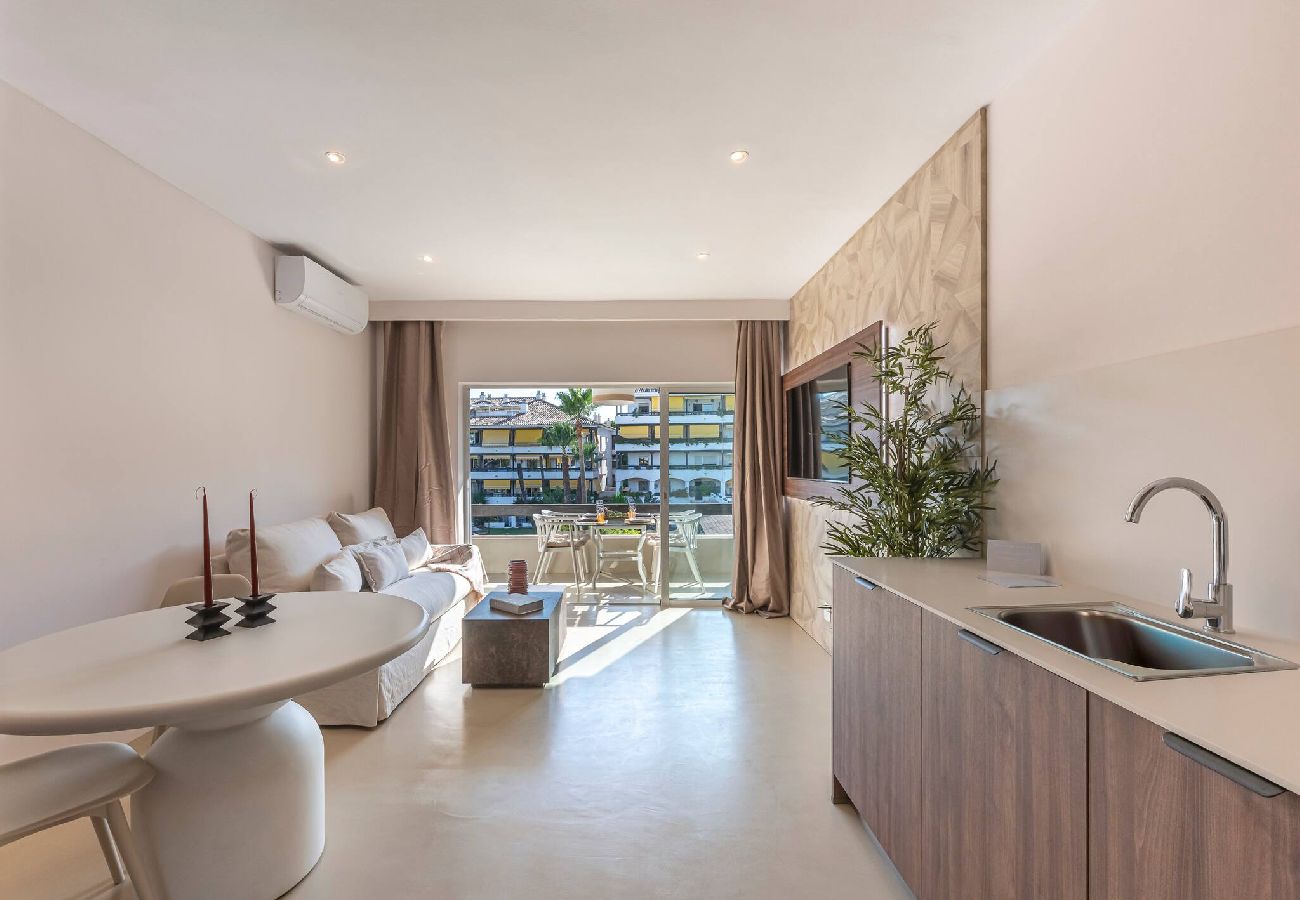 Apartment in Marbella - Charming Golden Mile Apt · 300 m from the Beach 