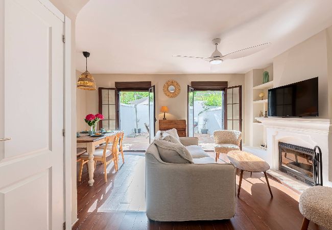 House in Marbella - Charming House 2 Bd + Patio, Pool & Parking 