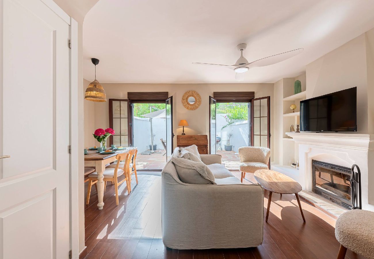 House in Marbella - Charming House 2 Bd + Patio, Pool & Parking 