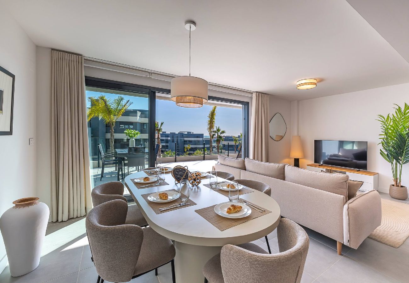 Apartment in Estepona - Magnífico Apt de 3 Dorm con terraza y piscinas 