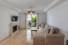 House in Marbella - Cozy 2BR semi-detached house with pool and parking 