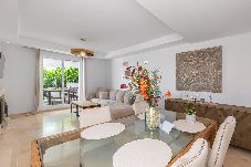 House in Marbella - Cozy 2BR semi-detached house with pool and parking 