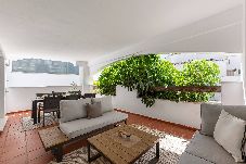 House in Marbella - Cozy 2BR semi-detached house with pool and parking 