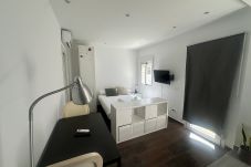 Studio in Marbella - Cozy Studio w/ Ac & Barbecue, close to the Sea