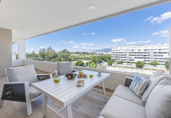 Apartment in Marbella - Stylish Modern Apartment in Puerto Banús | Gym & Pool