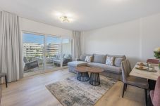 Apartment in Marbella - Stylish Modern Apartment in Puerto Banús | Gym & Pool