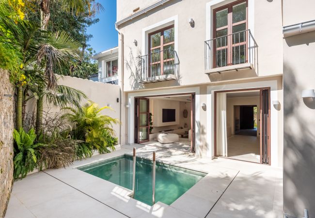 House in Marbella - Luxury Designer Villa with Private Pool, Solarium & 4 En-Suite Bedrooms