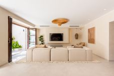 House in Marbella - Luxury Designer Villa with Private Pool, Solarium & 4 En-Suite Bedrooms